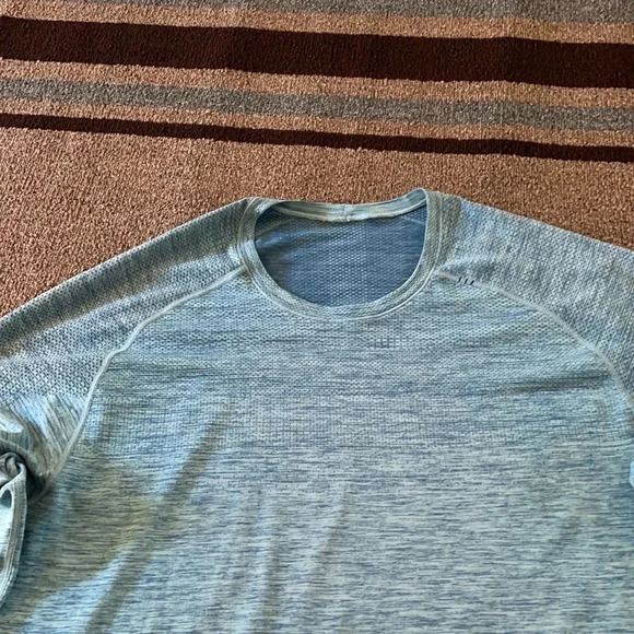 Lululemon metal vent tech - Picture 8 of 17